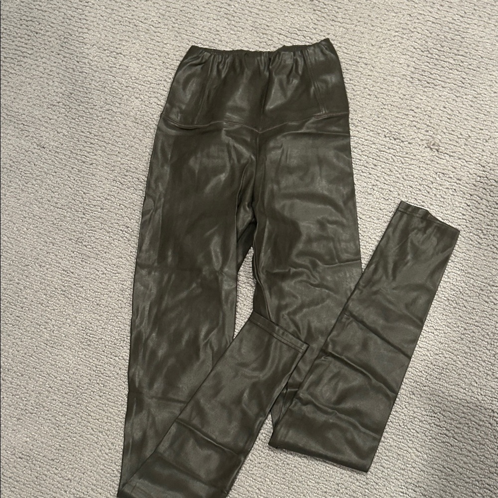 Wilfred vegan leather Olive Leggings